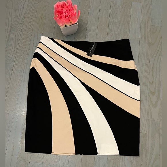 White House Black Market Dresses & Skirts - 🌸NWT WHBM SKIRT🌸